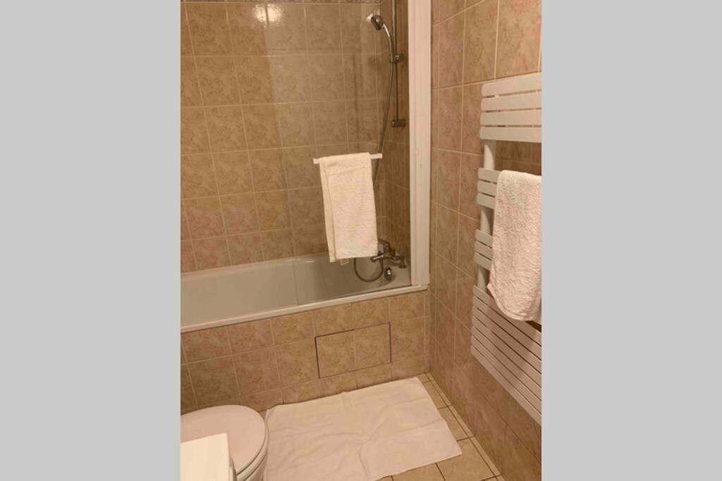 בור-לה-ריין Beautiful Studio Located South Of Paris מראה חיצוני תמונה